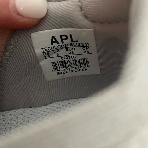 Women's APL‎ TechLoom Bliss Comfort sneakers shoes - Picture 8 of 9